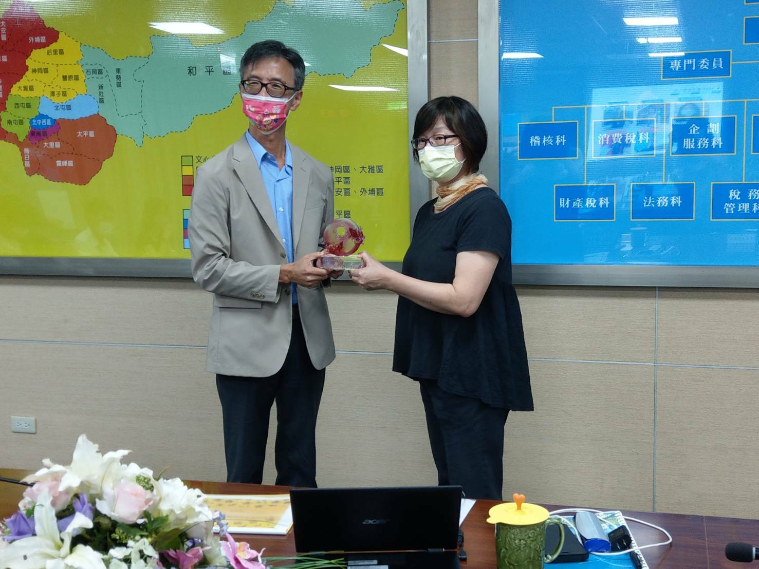 111年優秀稅務人員